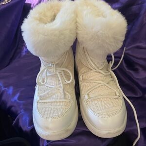 Juicy Couture White Winter Boots